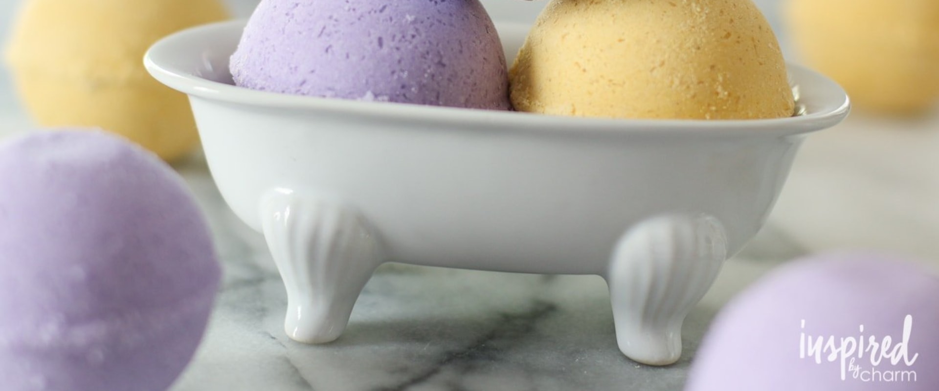 What makes bath bombs smell good?